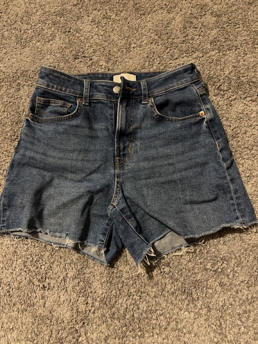 H&M Jeans: H&M Shorts – Neu (gemäss Beschreibung) aus Münchenstein von ArleneLM