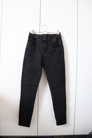 Pantalon noir avec détails sur les cuisses Vero Moda Petite
