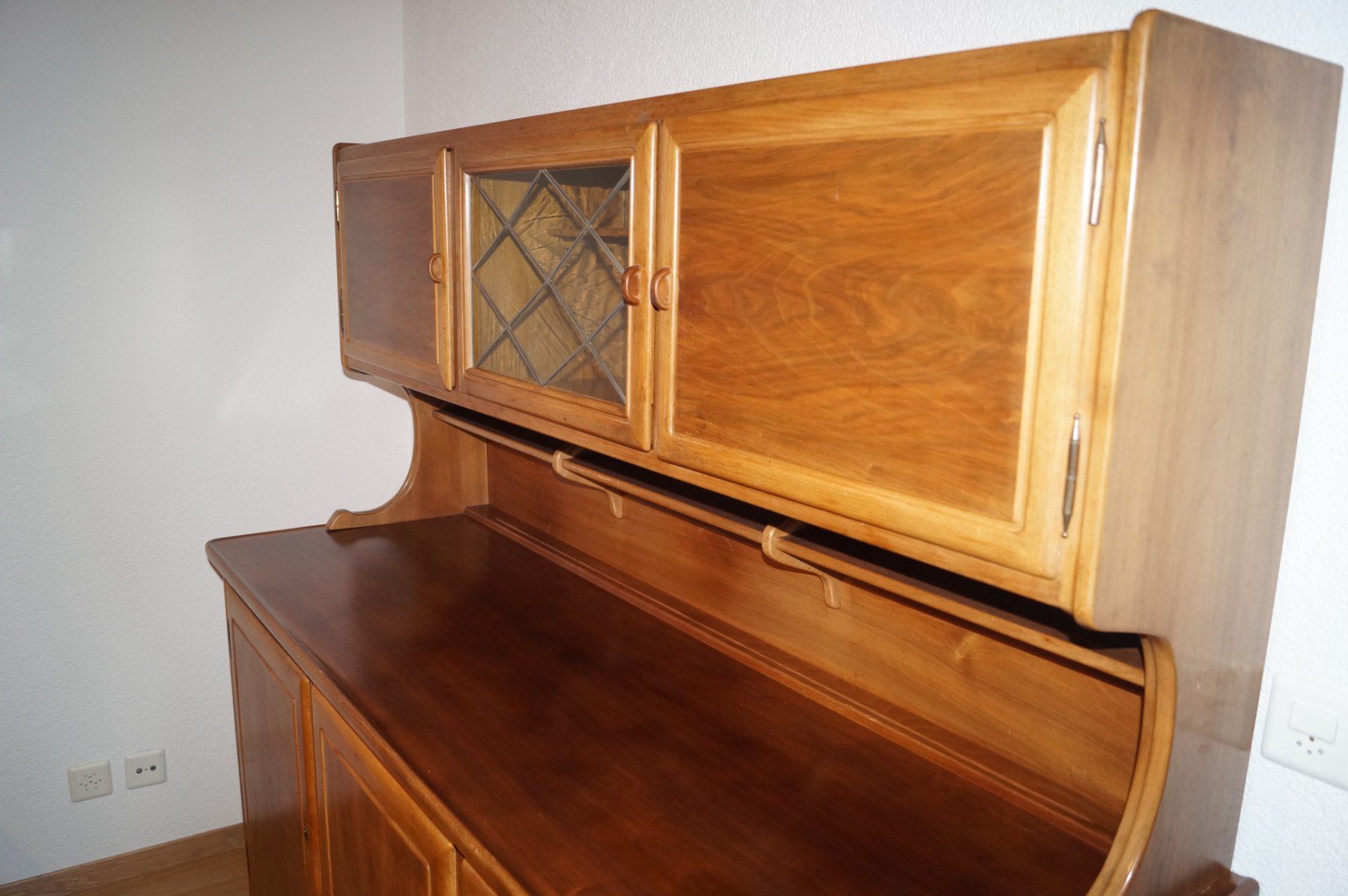 Büffets: Antikes Buffet Nussbaum – Gebraucht aus Eriz von BeachMontain 1