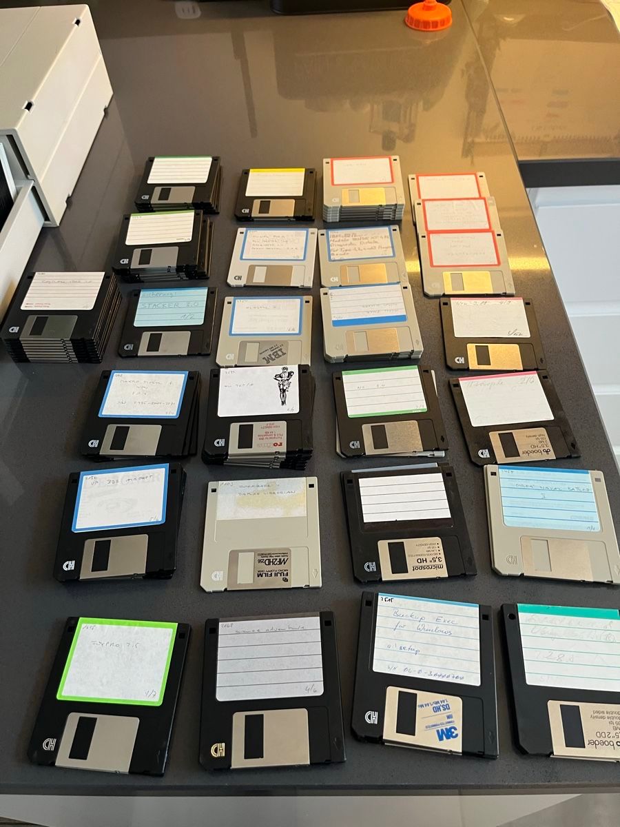 Software: Floppy Disketten 3.5 Zoll Vintage Software Sammlung – Usato da Bern venduto da Meatball 3