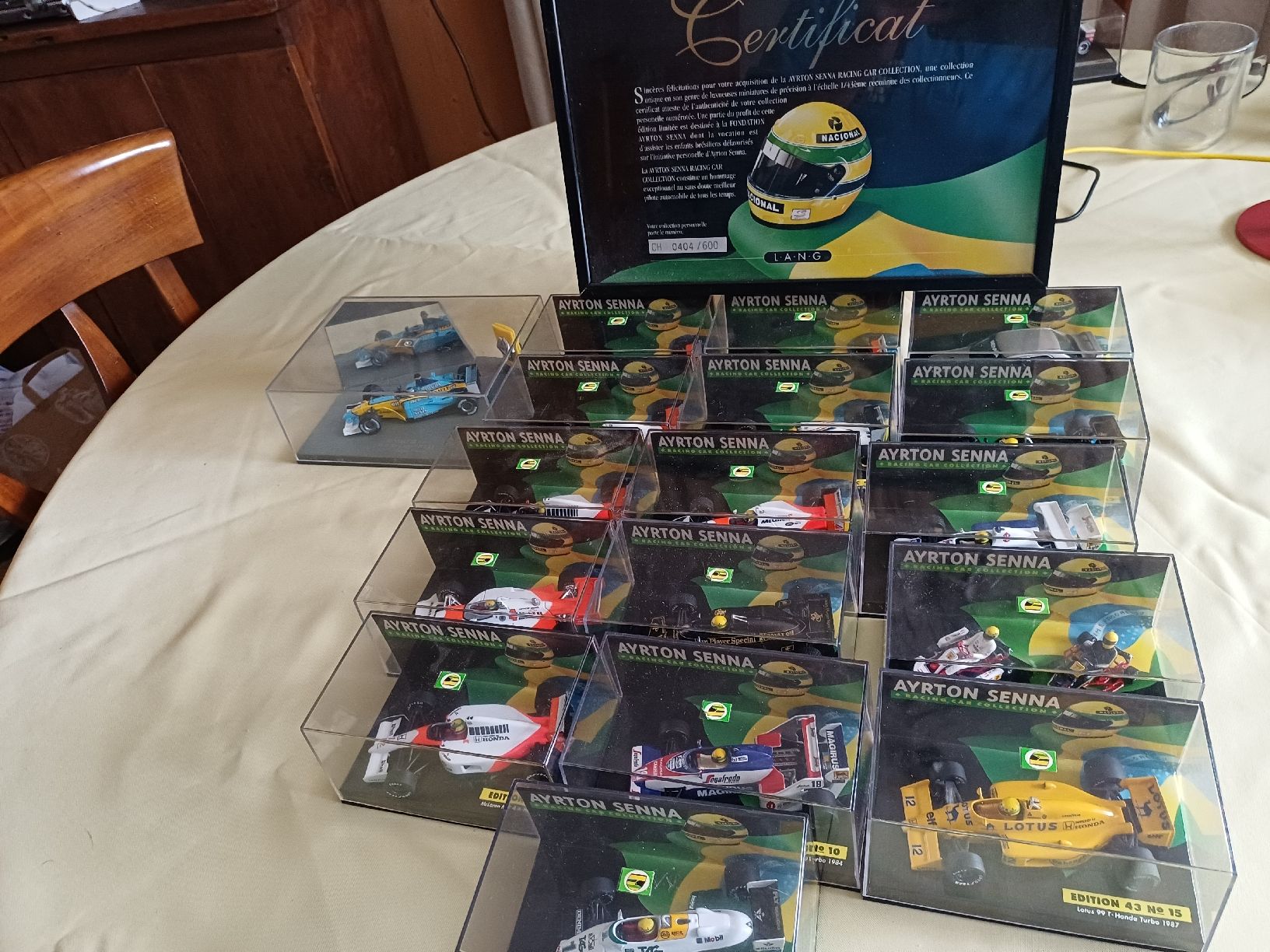 Lotus Modellini d'auto: collection Ayrton Senna racing – Nuovo e nell'imballaggio originale da Chateau d' Oex venduto da Dodom