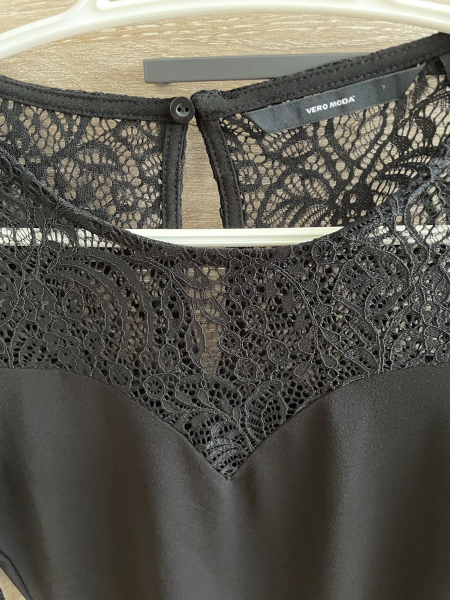 Vero Moda Top: Schwarzer Body mit Spitze von Vero Moda, Grösse S – Usato da Oberwil BL venduto da Petermib 2