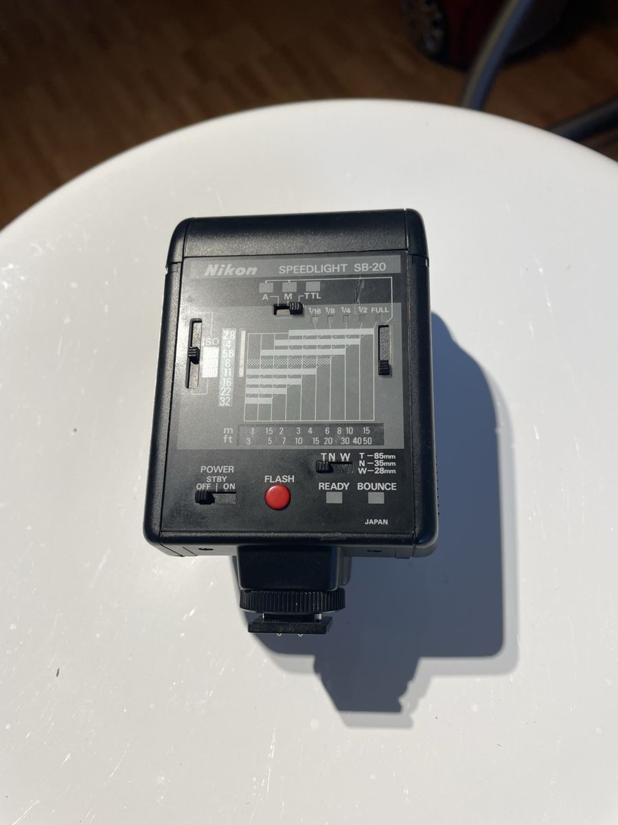 Flash: Nikon Speedlight SB-20 Blitzgerät -- Vintage – Difettoso da Volketswil venduto da Edwiga01 1