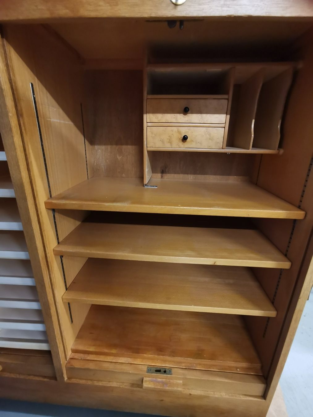 Schränke: Rolladenschrank aus den 1950gern – Gebraucht aus Suhr von Brocki-Suhr 6