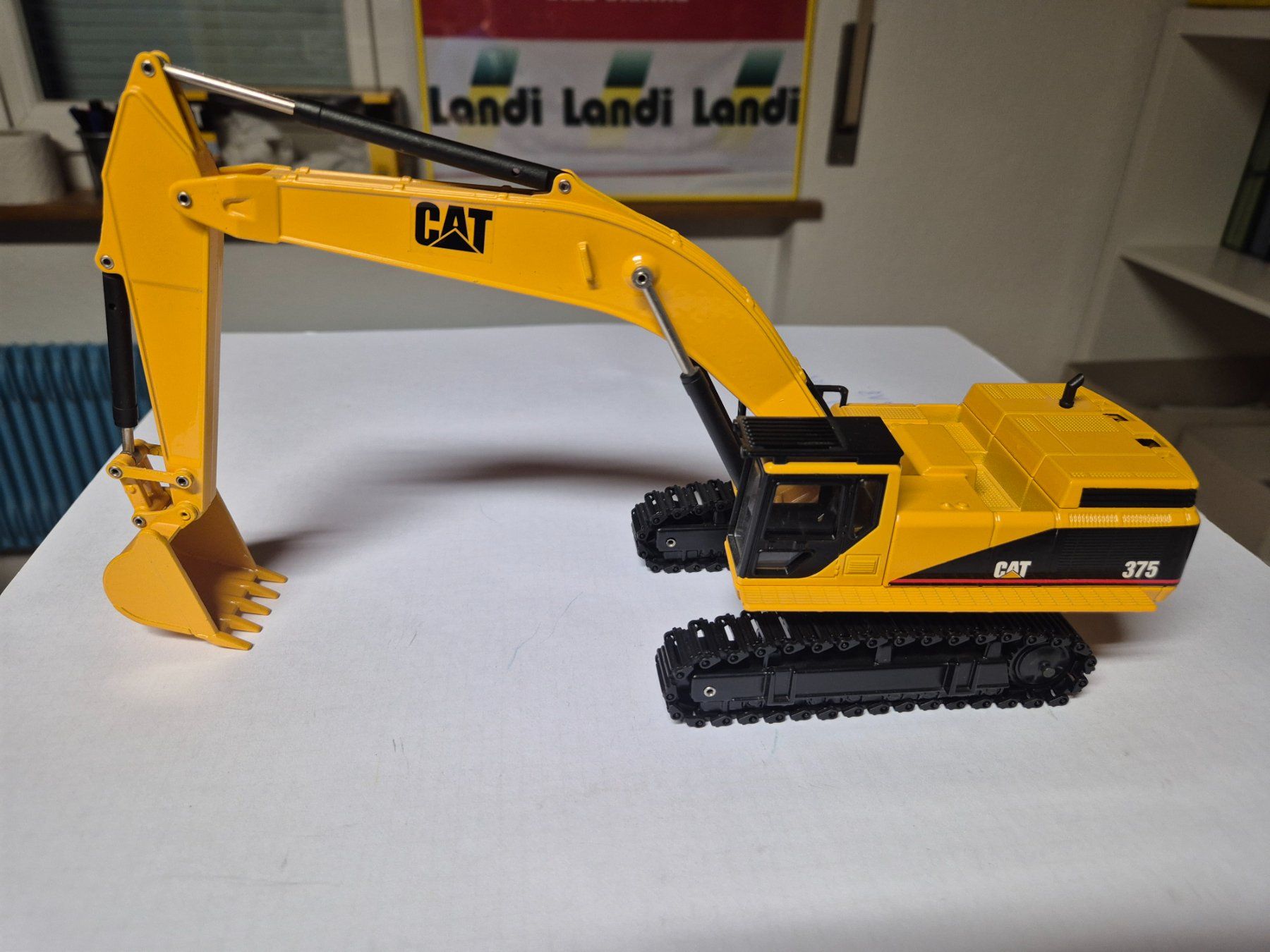 Caterpillar Kit di modellismo & Modellini statici: CATERPILLAR 375 L – Usato da Moutier venduto da cat365