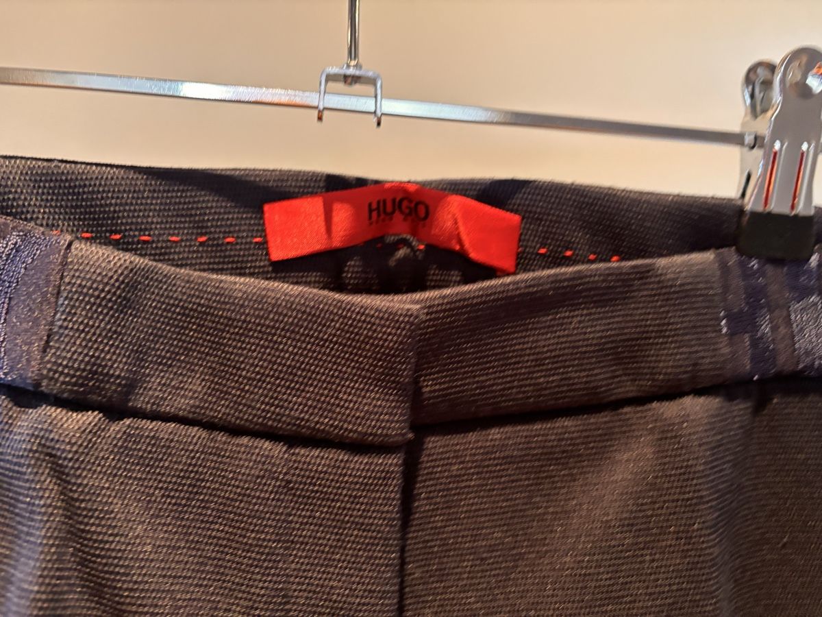 Pantaloni: Hose von HUGO – Usato da Zürich venduto da ConnieS01 3