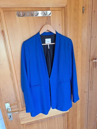 leuchtend blauer S.Oliver Blazer