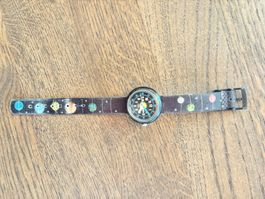 Armbanduhr mit Planetenmotiv, Stoffarmband