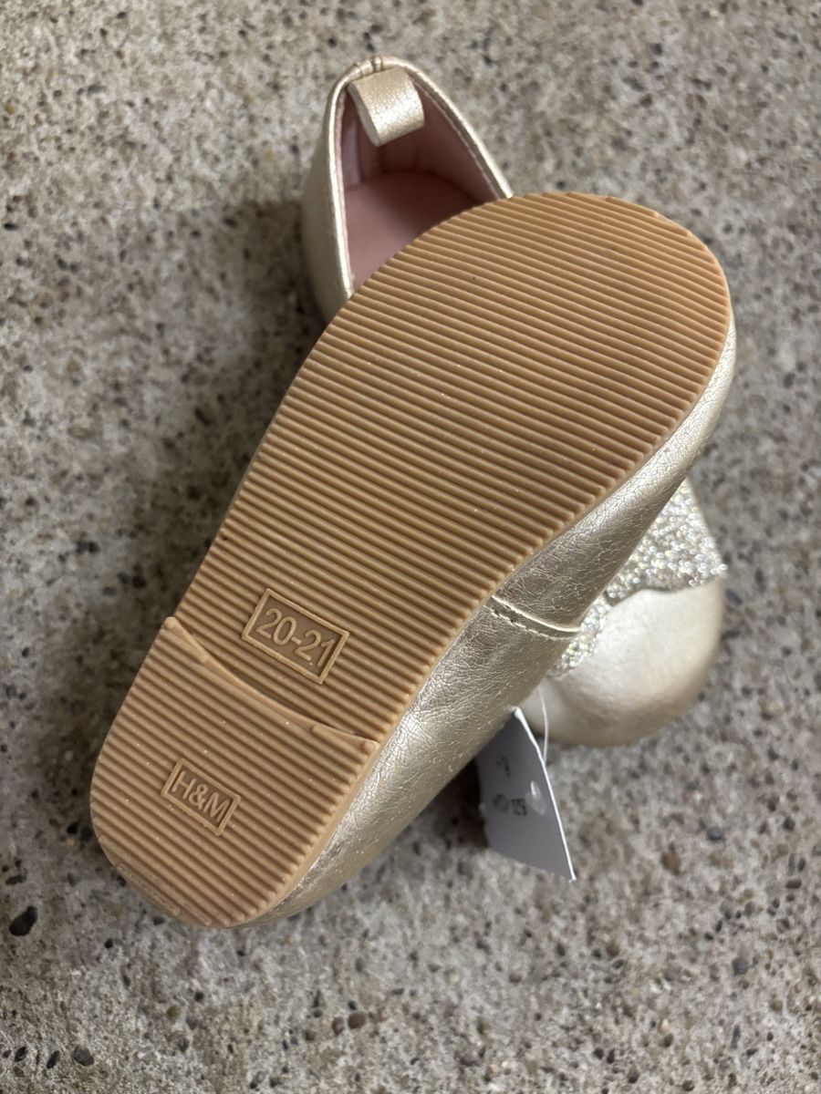 H&M Scarpe per ragazze:  Ballerinas gold, Grösse 20-21  – Usato da Büren an der Aare venduto da Nikito2001 2