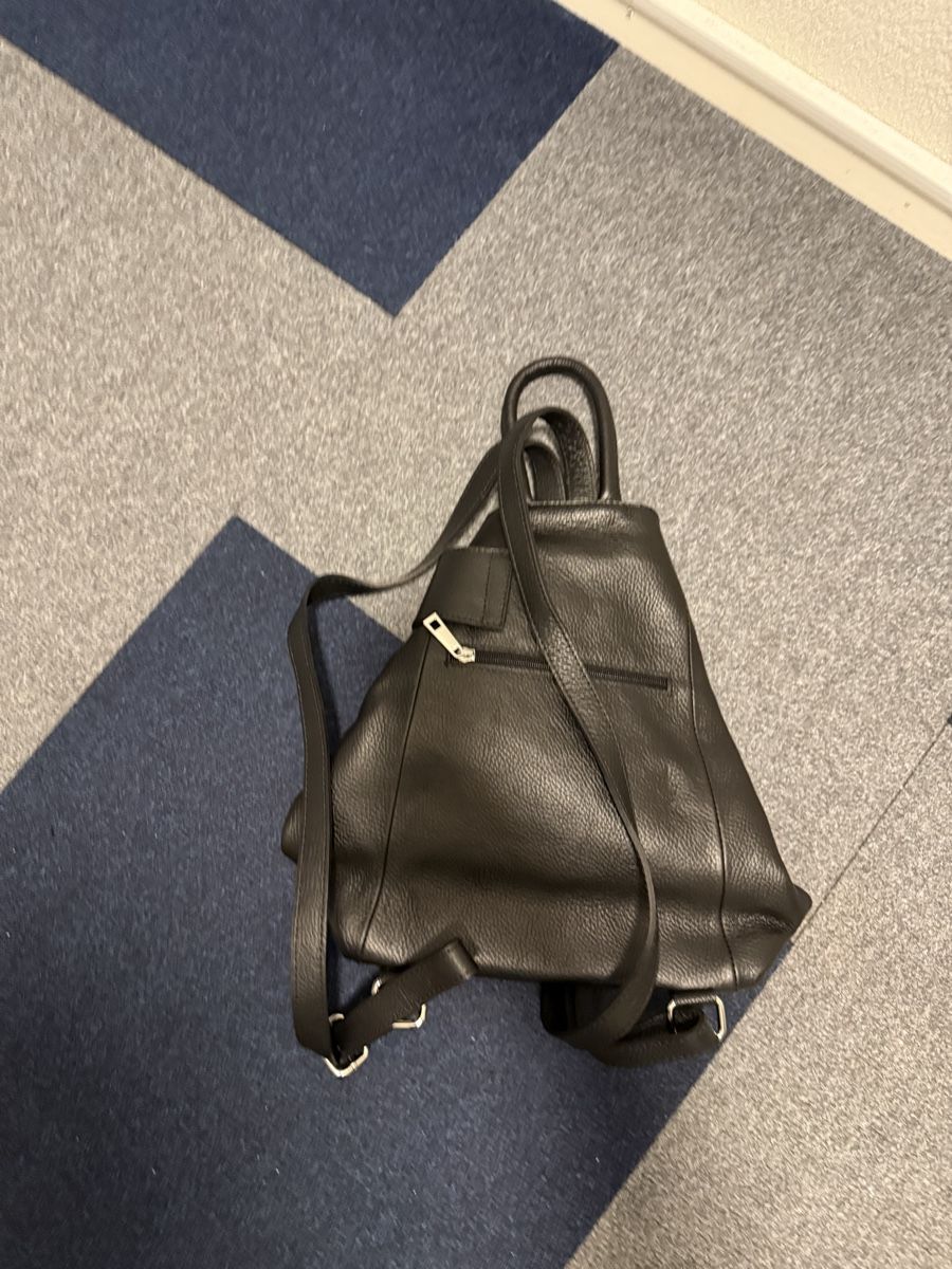 Zaini: Black Leather Backpack - Stylish Everyday Bag - VGC! – Nuovo e nell'imballaggio originale da Zuerich venduto da mjaudm 1