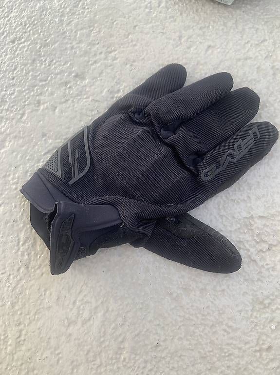Guanti & manicotti: Mtb Handschuhe Carbonschutz Gr.M/L – Usato da Davos Dorf venduto da BenoitFichaux 2