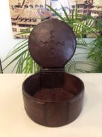 Box - eine Art Schachtel aus Holz mit Leder !