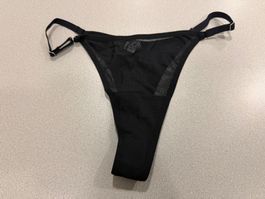 Schwarzer Tanga aus Spitze, Grösse M - NEU!