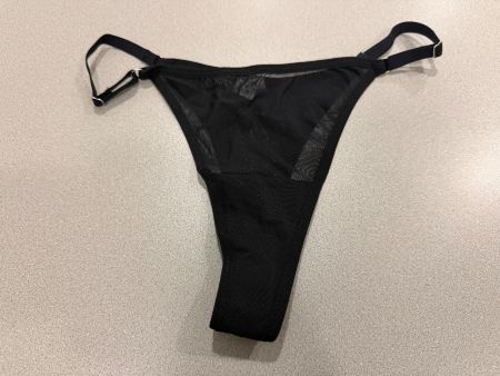 Schwarzer Tanga aus Spitze, Grösse M - NEU!