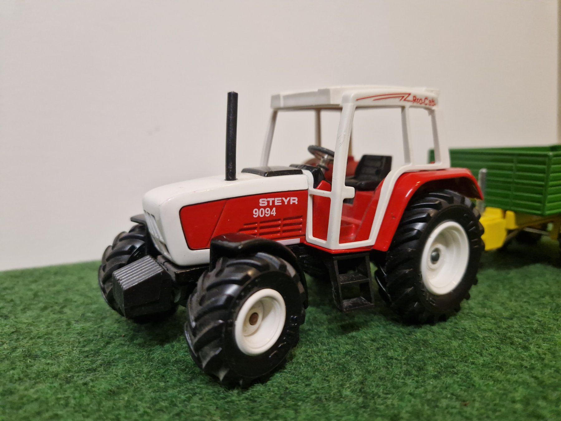 Siku Spielzeuge: Steyr 9094 Traktor von Siku mit Anhänger 1:32 – Gebraucht aus Thun von ZweifelChipss 2