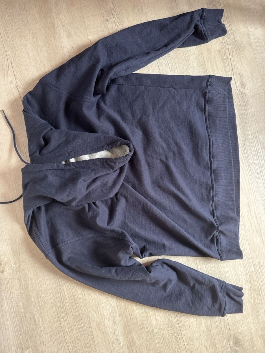 Champion Pullover & Sweatshirts: Champion Pullover mit Kapuze dunkelblau Grösse L – Gebraucht aus St. Gallen von Jak_h2hx 2