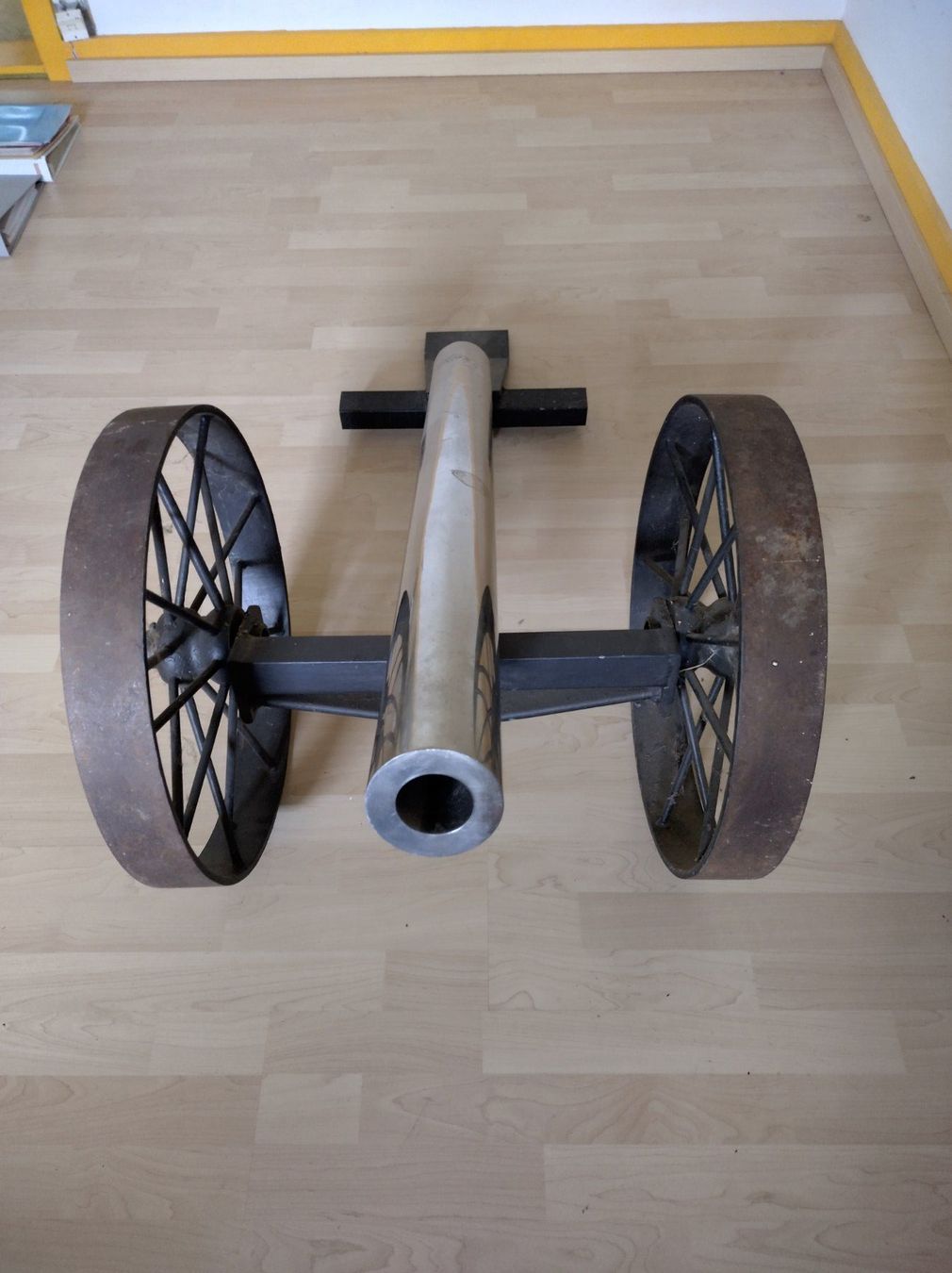 Tutte le decorazioni: Unikat Dekoration Kanone – Usato da Hausen am Albis venduto da Adiwettstein 1