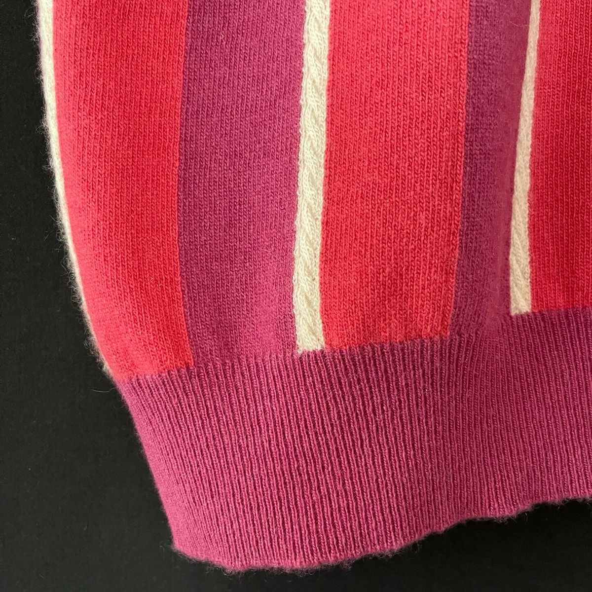 Gilet & Giacche: FERU Cashmere Vest – Nuovo e nell'imballaggio originale da Emmen venduto da Avviivva_Com2023 2