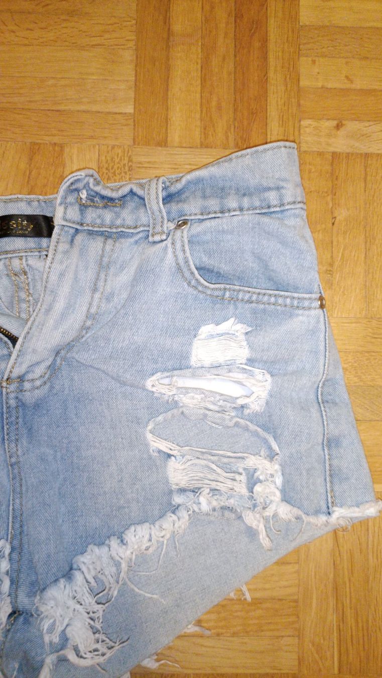 Jeans: Damen Sommer Jeans Shorts Gr. 36 – Gebraucht aus Dübendorf von Me_sa 2