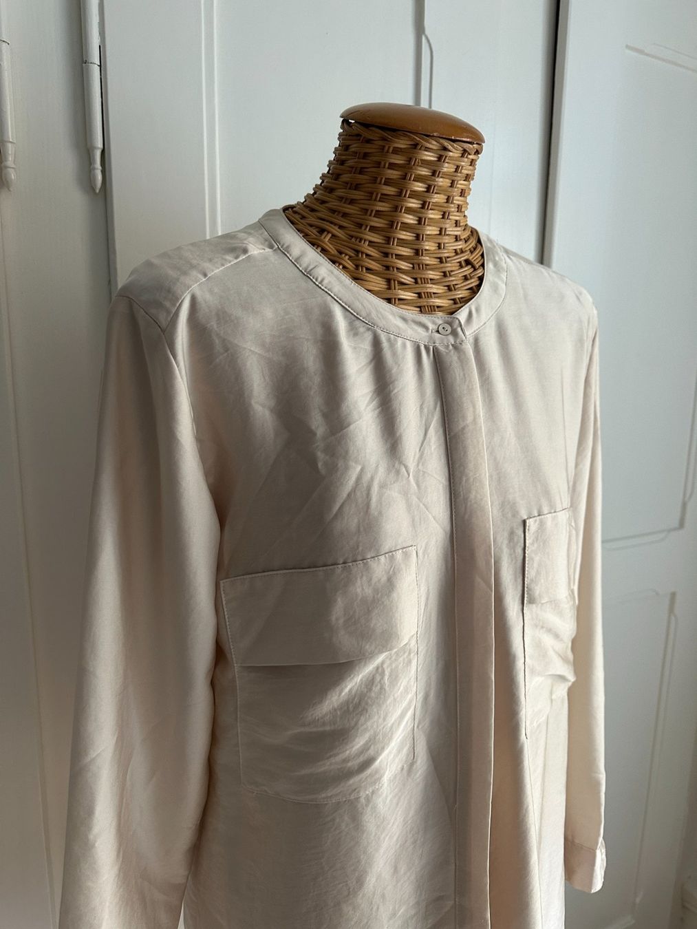 Esprit Camicette: ESPRIT - Satin Bluse crème fliessend 36 – Usato da Zürich venduto da Diazaio 1