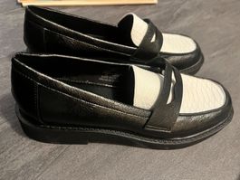 Loafers Damen BERSHKA schwarz weiss Gr. 38 neuwertig