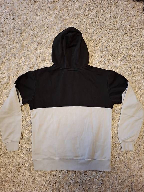 Maglioni & Felpe: H&M Kapuzenpullover – Usato da Niederuzwil venduto da Liberatopixel 1