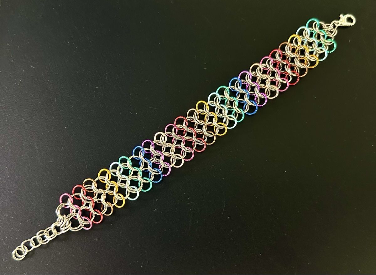 Armbänder & -reifen: Bracelet cotte de maille arc-en-ciel 3 rangs – Neu und originalverpackt aus Le Sentier von Nehrylka 2
