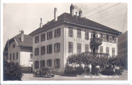 BROC, voiture à côté de l'hôtel de ville