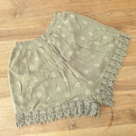Sommer Shorts von Chicorée, Grösse XS, olivgrün