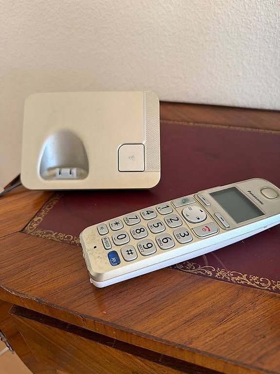 Telefoni: Tél Panasonic sans fil avec répondeur  – Usato da Preverenges venduto da mih_vqg5 2