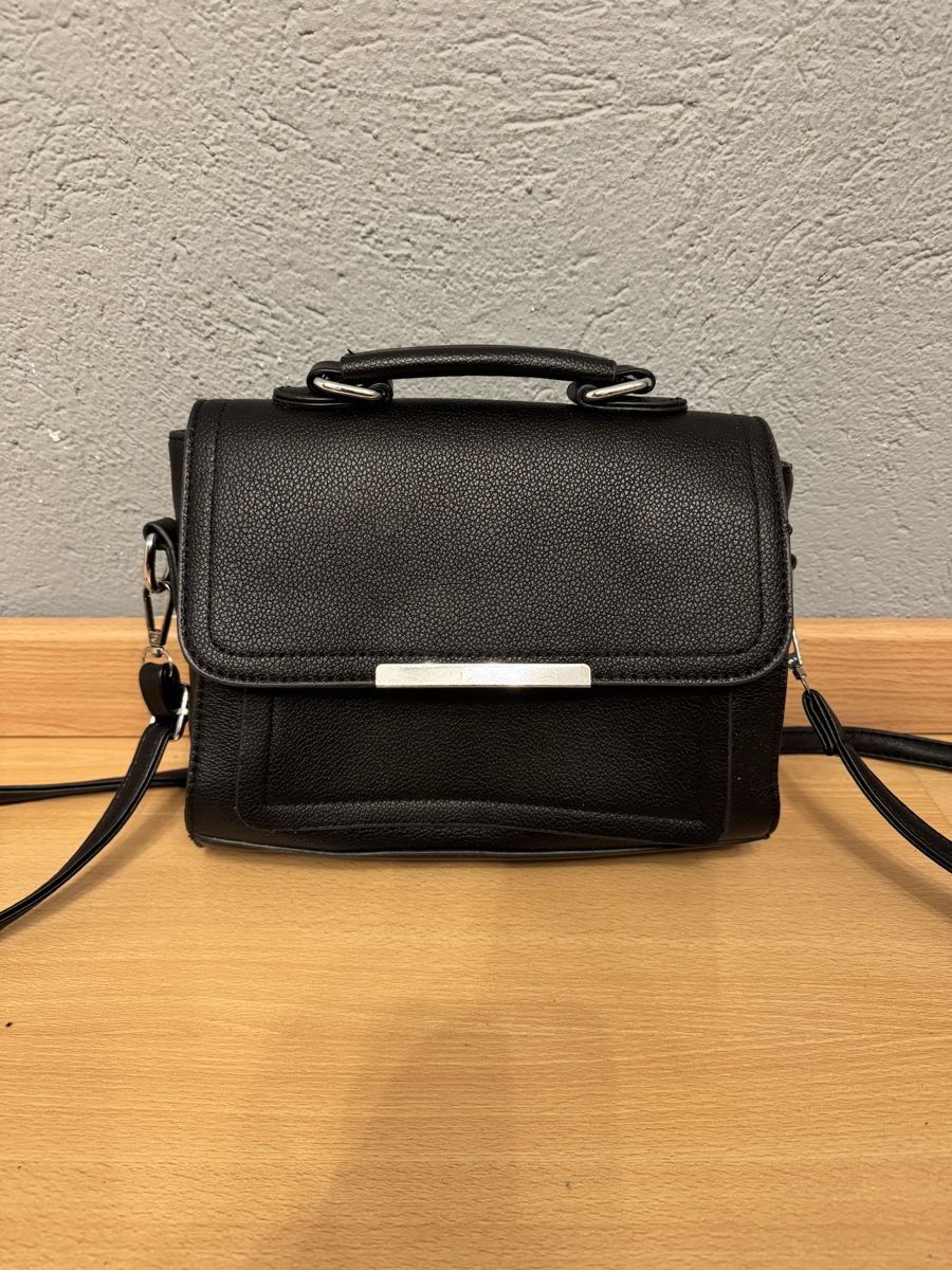 Sacs femmes: Schwarze Handtasche – D'occasion à Niederurnen par Salome.r02