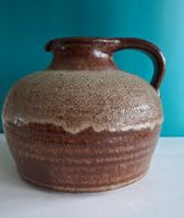Rustikale Keramikvase, Krug, Vintage, unleserlich signiert
