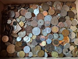 Grosse Sammlung mit 4.3 Kg. Münzen aus aller Welt