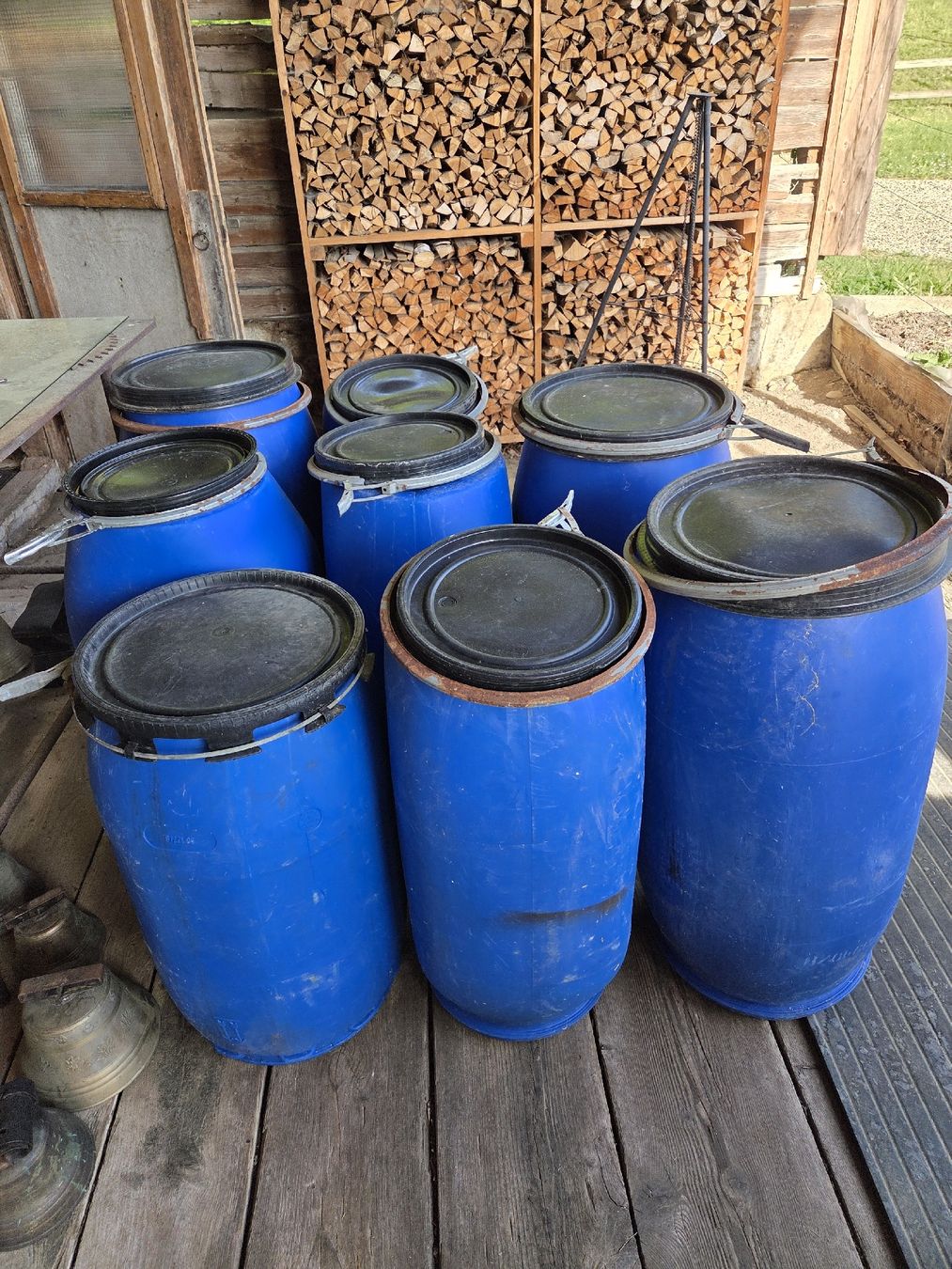 Annaffiatura & Irrigazione: Blaue Wasserfässer mit Deckel 8 Stück – Usato da Nebikon venduto da Thomas0134