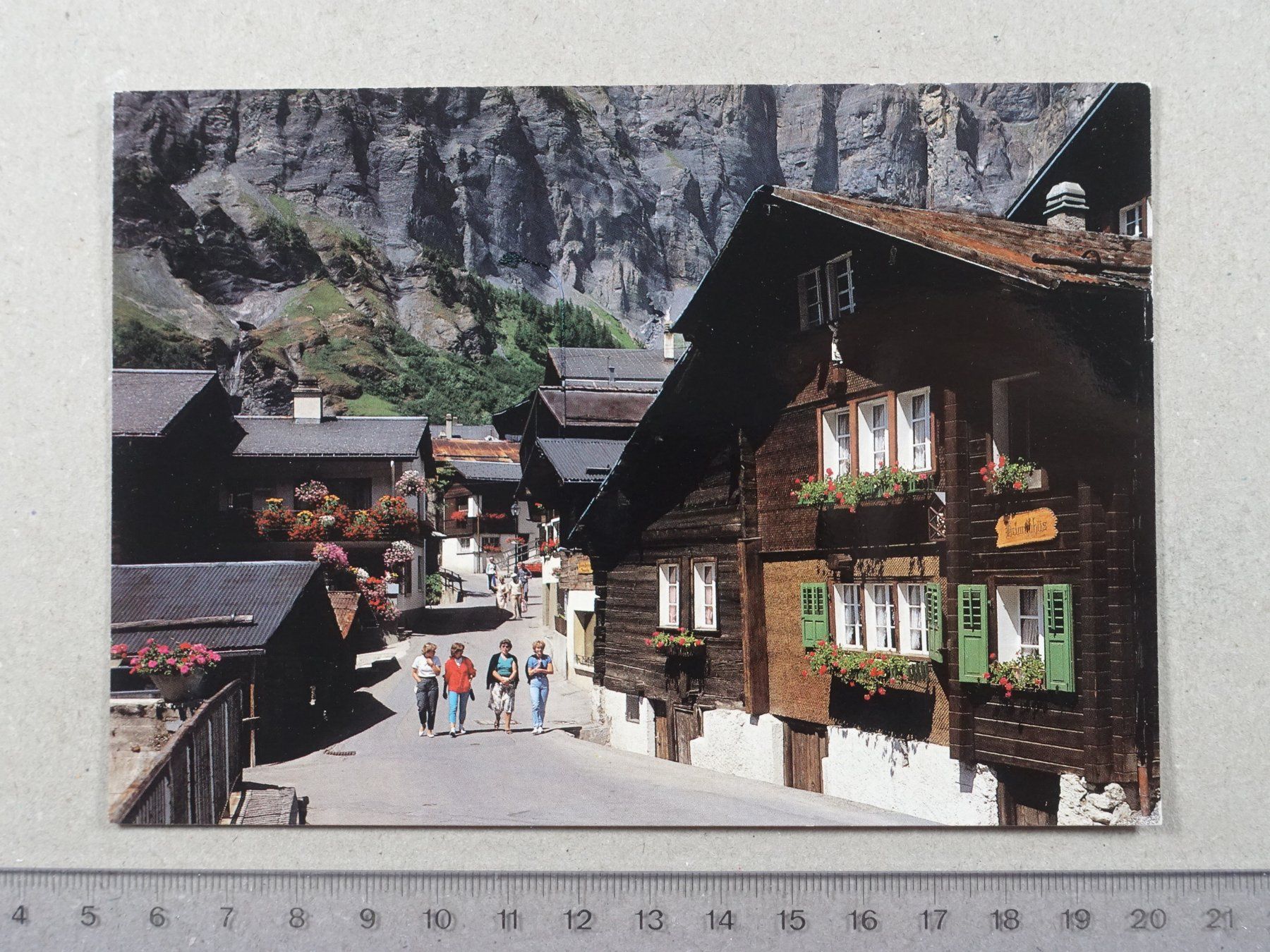 Ansichtskarten: Leukerbad, "Zur Gasse", belebt, 1987 – Gebraucht aus Lenzburg von fh1