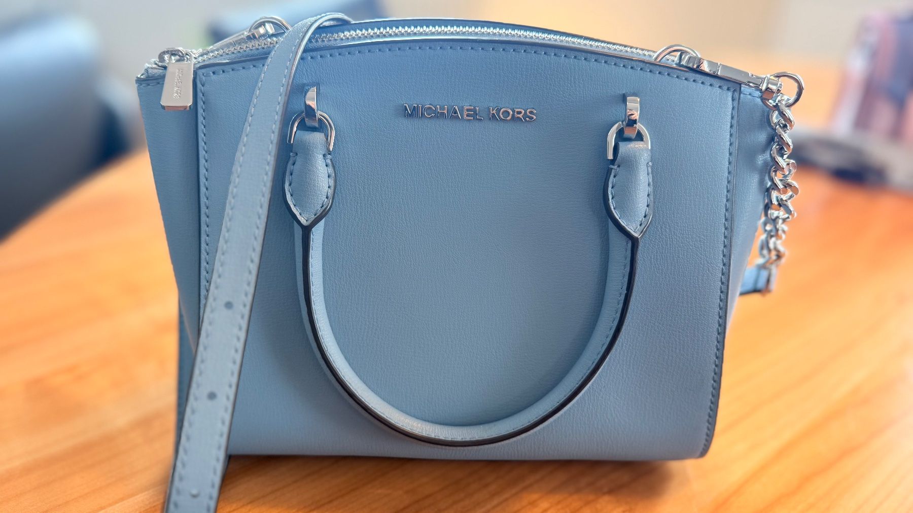 Michael Kors Borse da donna: Handtasche Michael Kors hellblau gebraucht – Usato da Zürich venduto da Nimbusso