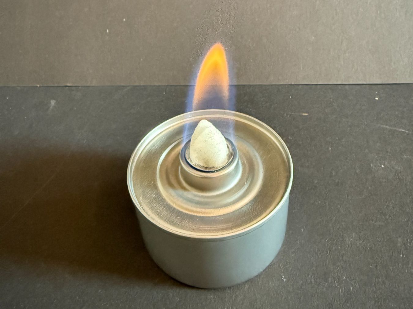 Elettrodomestici da cucina: Kleiner Spiritusbrenner aus Metall – Usato da Lützelflüh-Goldb venduto da Elementis