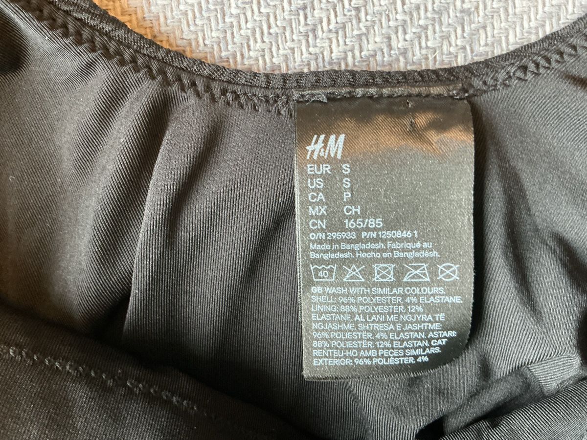 H&M Costumi da bagno & Bikini: Badeanzug  H&M schwarz gerippt( Grösse S ) – Usato da Kilchberg ZH venduto da nad_6dwp 5