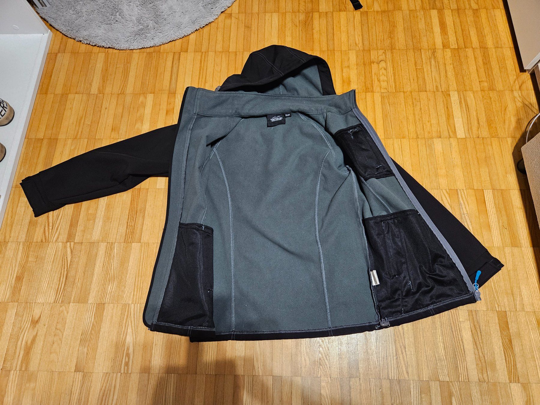 Vestes & Manteaux: Softshell Jacke schwarz Gr. 164 – D'occasion à Embrach par Lilly2021 1