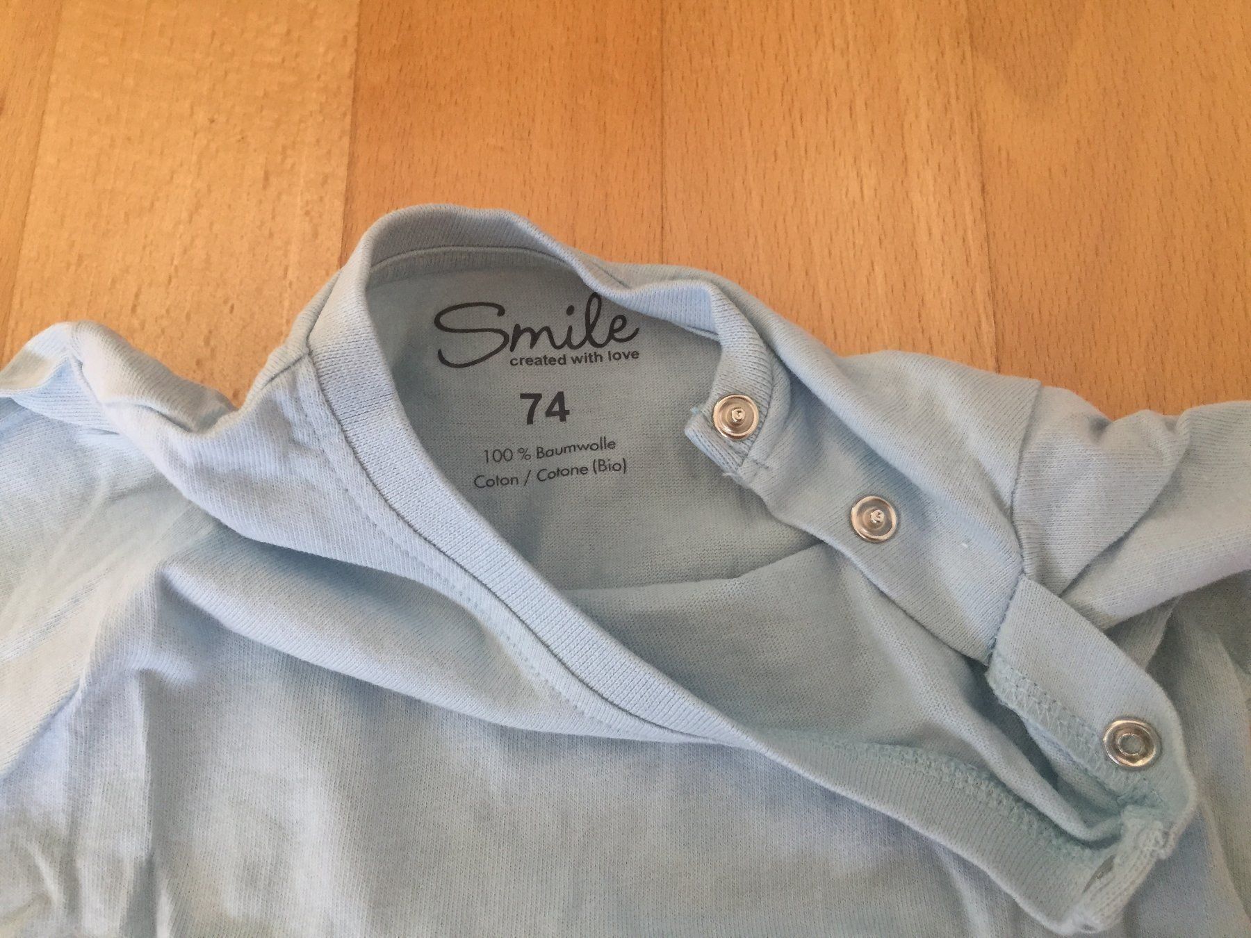 T-shirt: T-Shirt kurzarm hellblau "Smile" – Usato da Muttenz venduto da Juvenile33 1