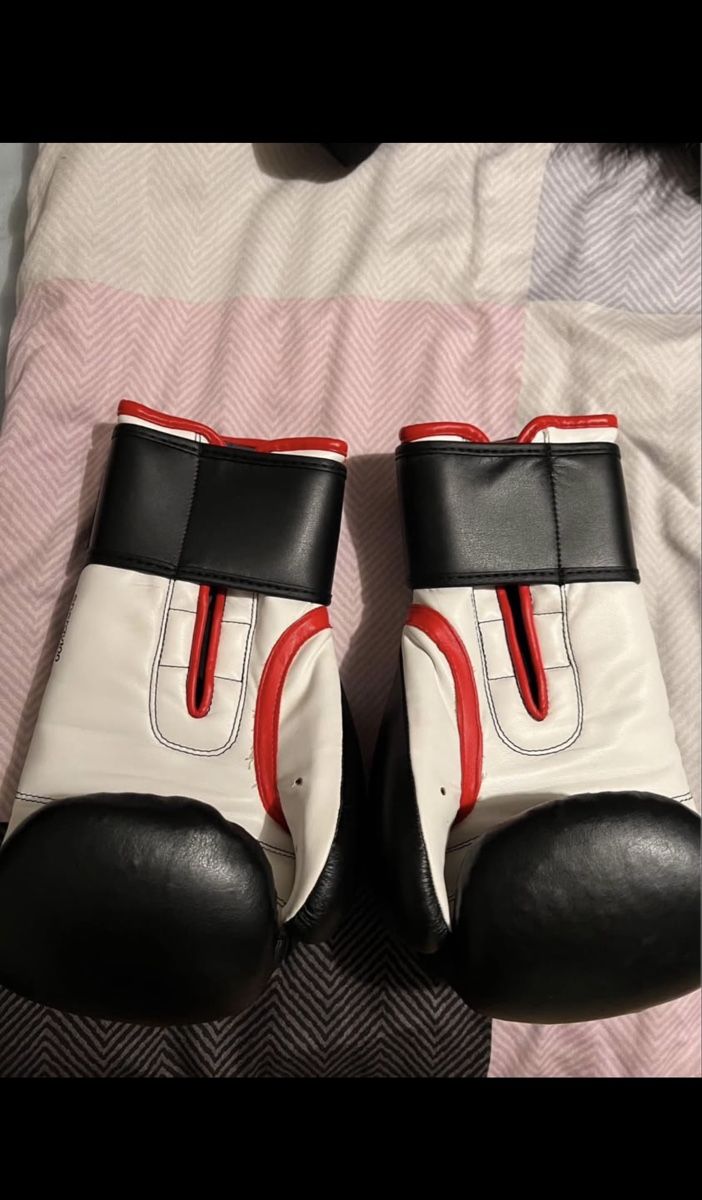 Gants & mitaines :  Boxhandschuhe – D'occasion à Muttenz par Michugee97 1