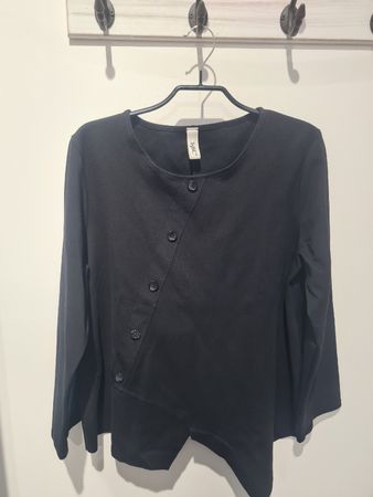 Schwarze Bluse von 158c, asymmetrisch, Grösse 38/40