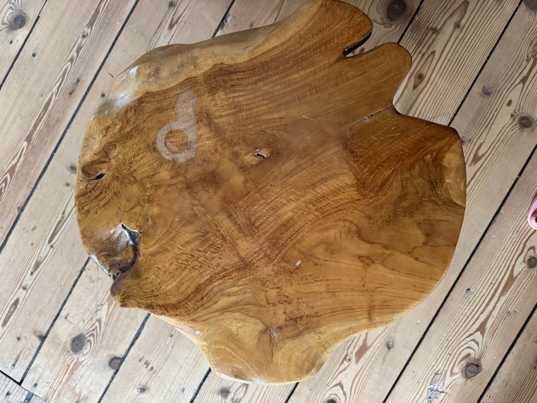 Tavoli: Rustikaler Holz Beistelltisch mit Baumkante – Usato da Winterthur venduto da StellaMariabr 2