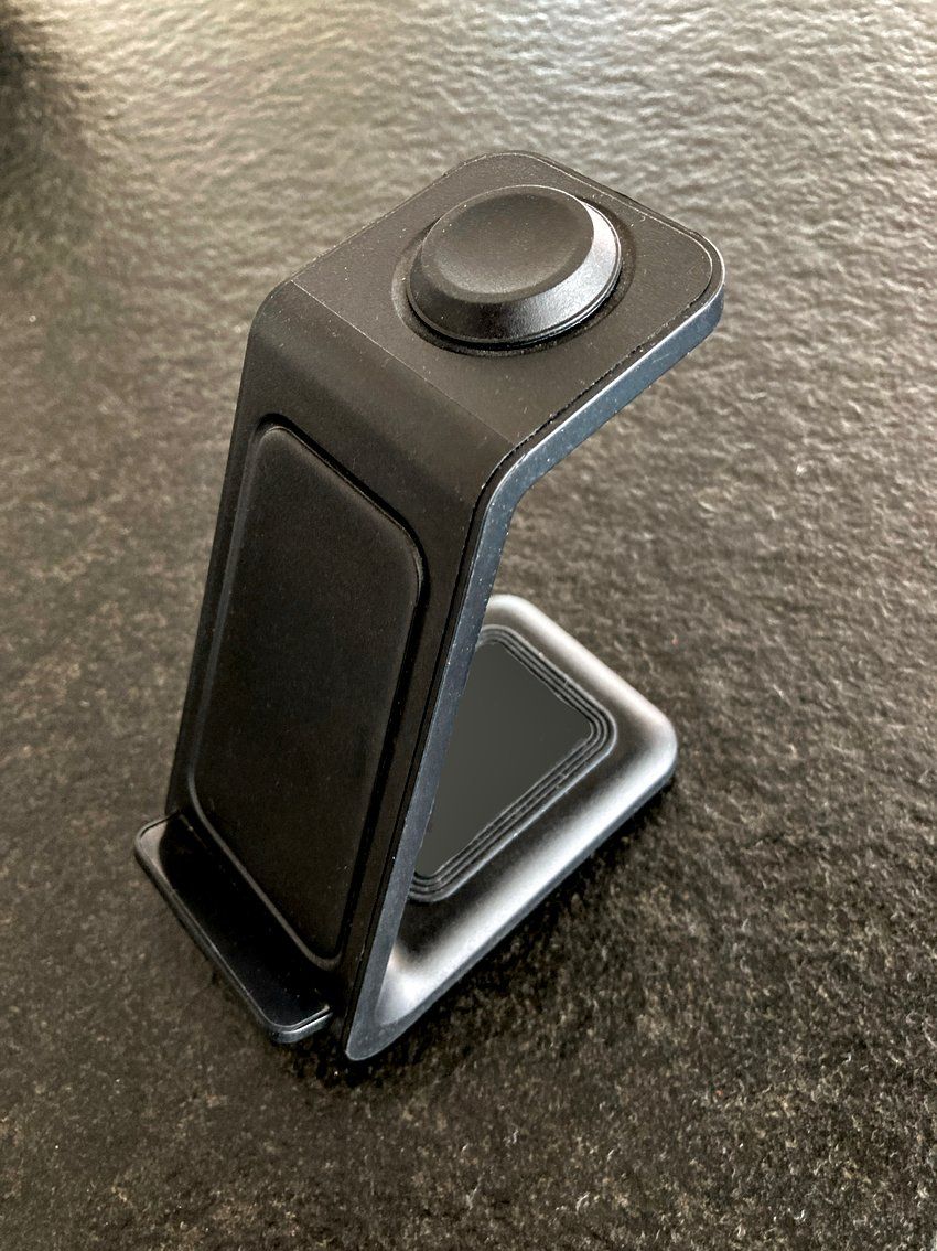 Ladegeräte: iPhone + iWatch Ladestation – Gebraucht aus Rüfenacht BE von Menhirweb