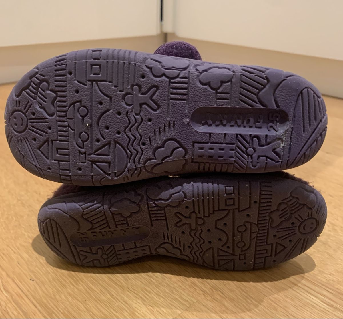 Scarpe per ragazze: Hausschuhe mit Hasenmotiv, Grösse 25 – Usato da Baden venduto da nicolenia 1