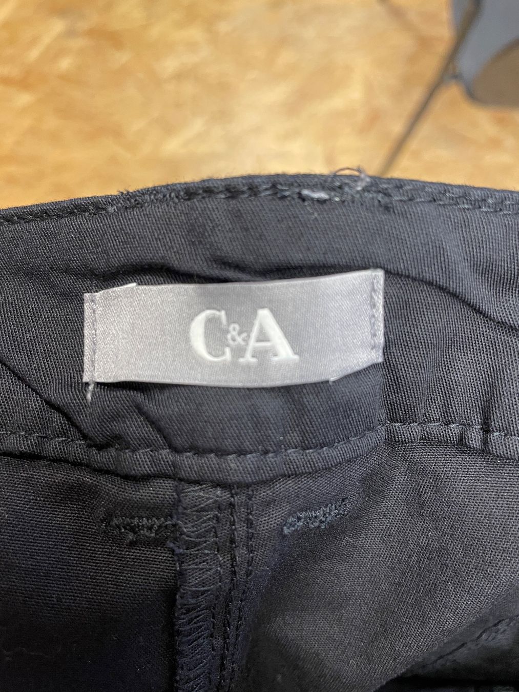 C&A Pantaloni: C&A short noir 38 – Usato da Lausanne venduto da PlusValue_Lausanne 2