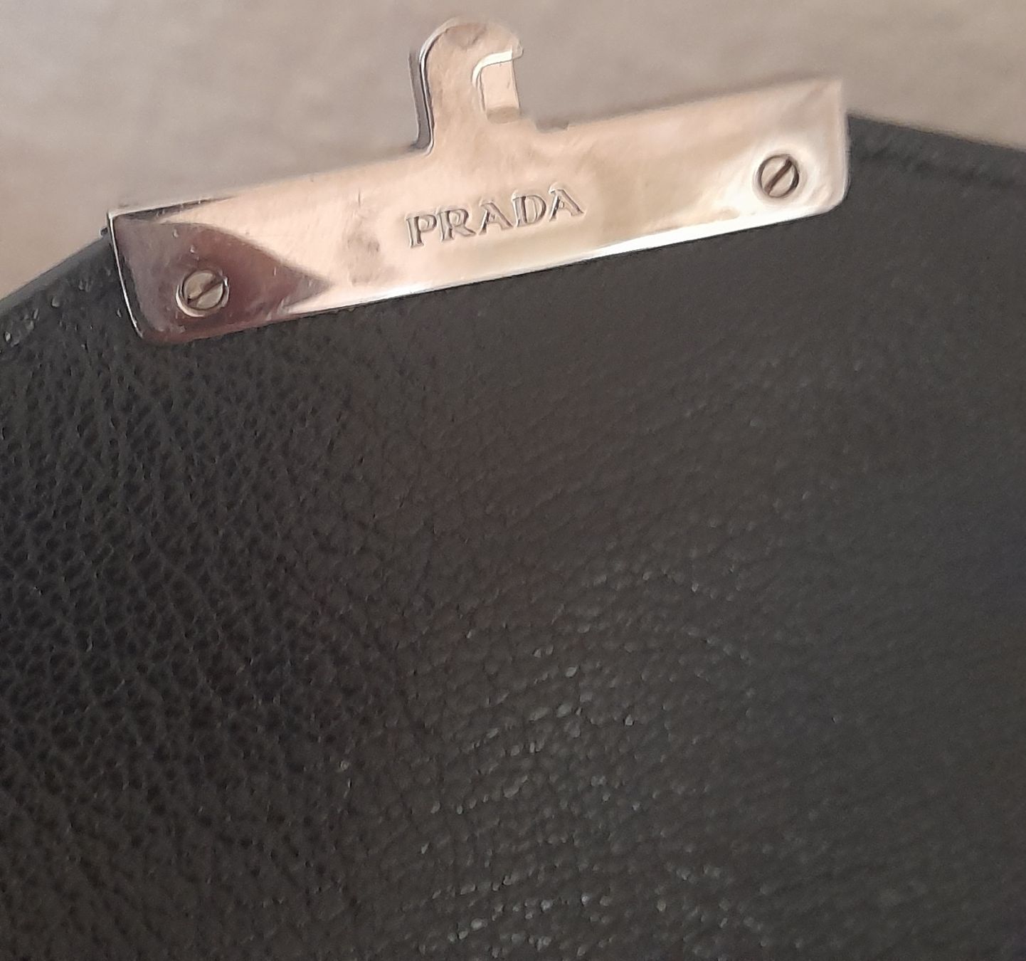 Prada Taschen für Damen: Sac PRADA En cuir – Gebraucht aus Lausanne von Glam-Luxe 2