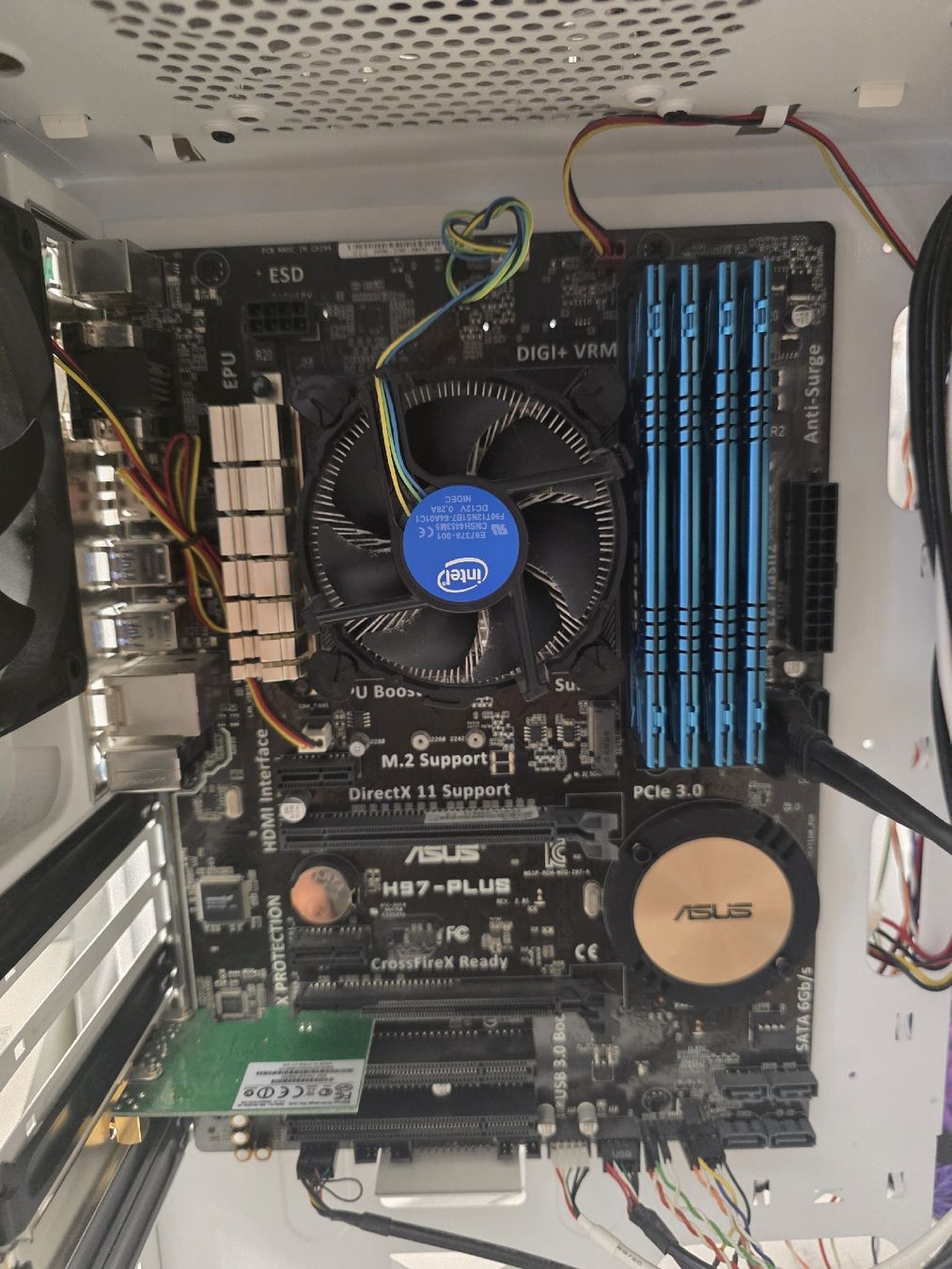 Intel PC: PC Case + ASUS H97-PLUS Board, Intel i7 4790 CPU + DDR3 32GB – Usato da Zürich venduto da bobesponja46 4