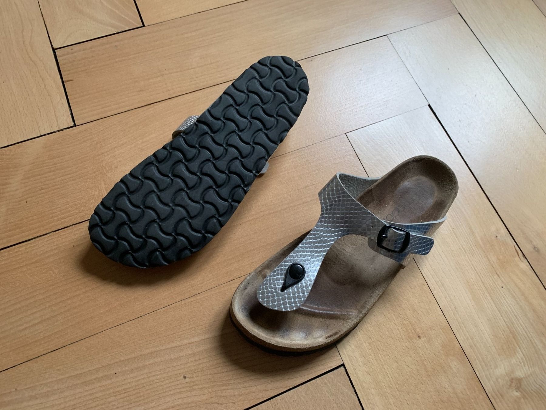Maddison Damenschuhe: MADDISON - Zehentrenner Sandale silbern 40 – Gebraucht aus Zürich von Diazaio 2