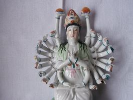 seltene Porzellan Figur Guanyin ,Thailand mit 22 Händen
